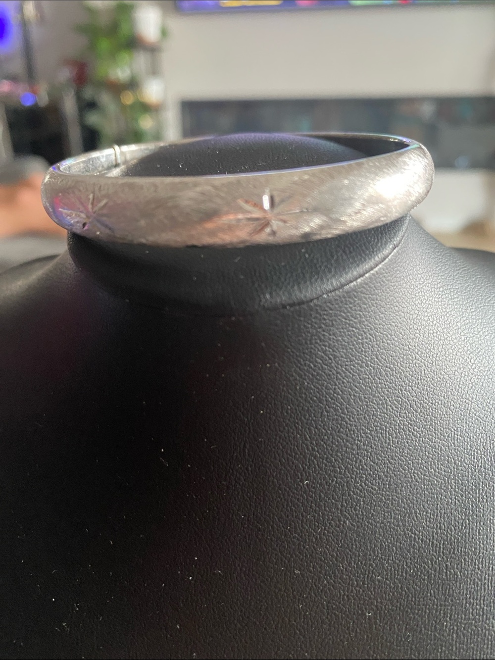 Elegant Silver Star-Engraved Bangle Bracelet